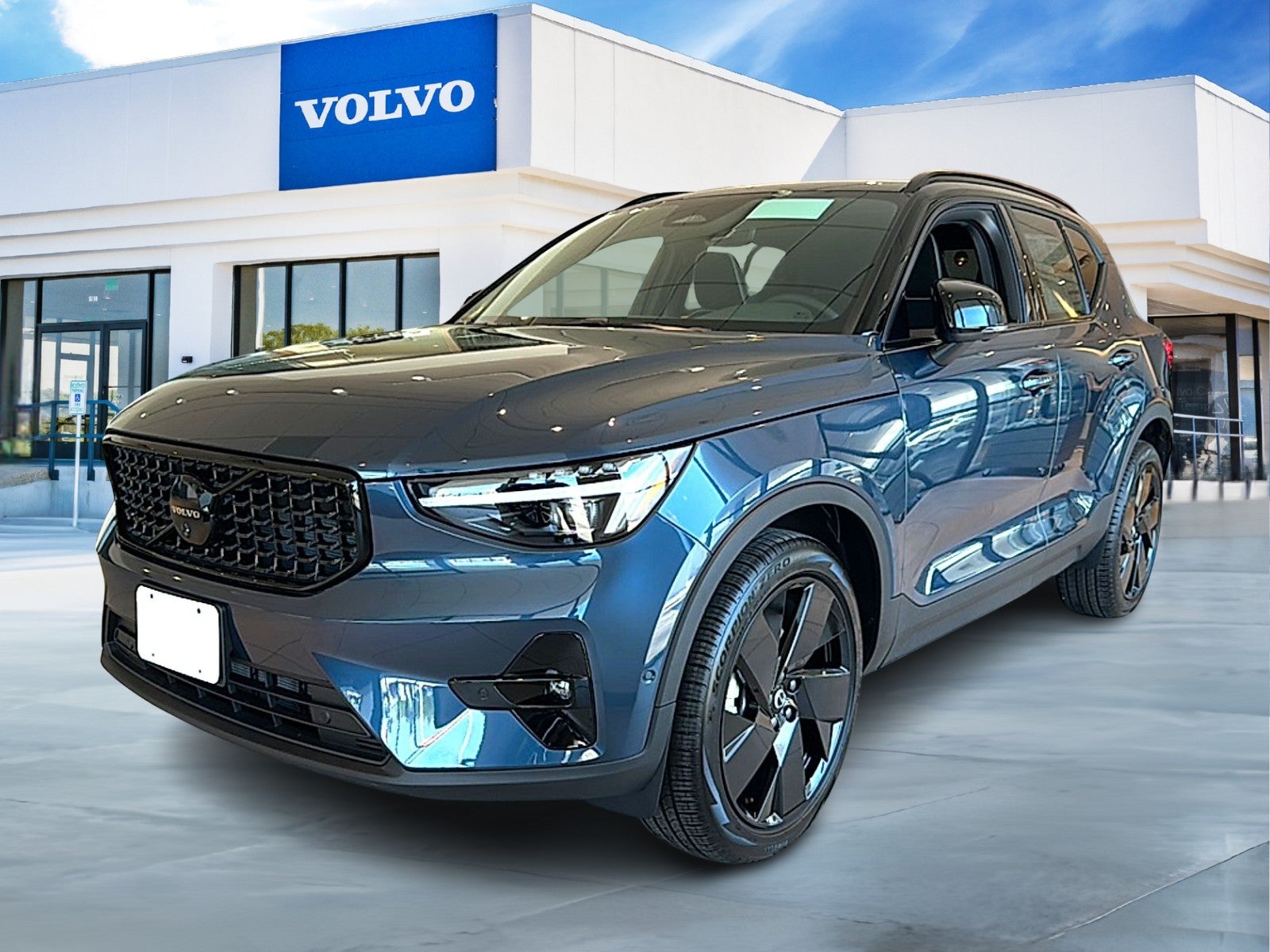 2026 Volvo XC40 Black Edition Ultra, B5 AWD Gas (mild hybrid)