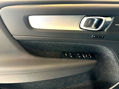 2026 Volvo XC40 Black Edition Ultra, B5 AWD Gas (mild hybrid)