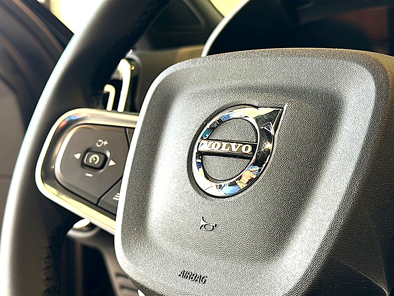 2026 Volvo XC40 Black Edition Ultra, B5 AWD Gas (mild hybrid)
