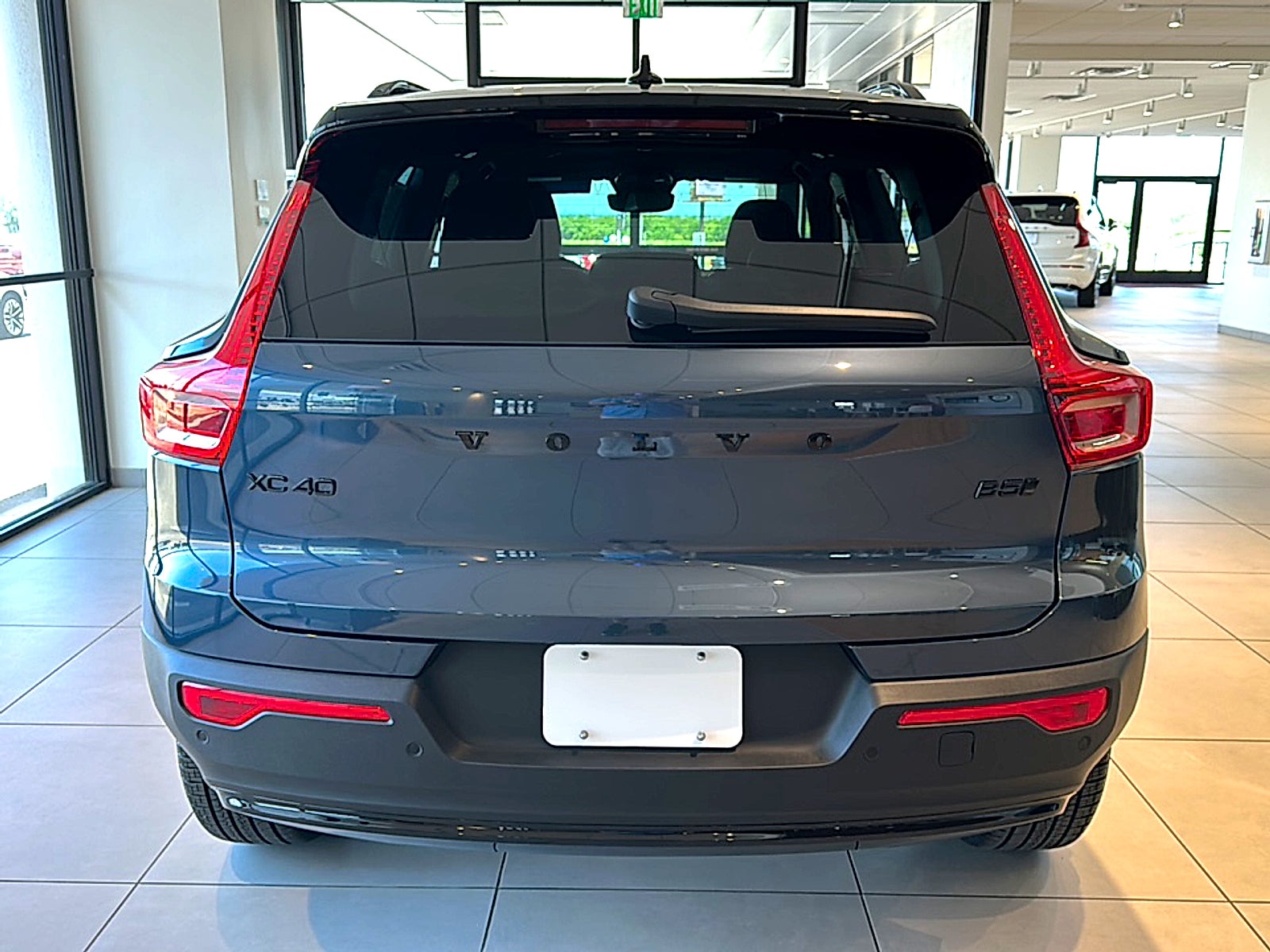 2026 Volvo XC40 Black Edition Ultra, B5 AWD Gas (mild hybrid)