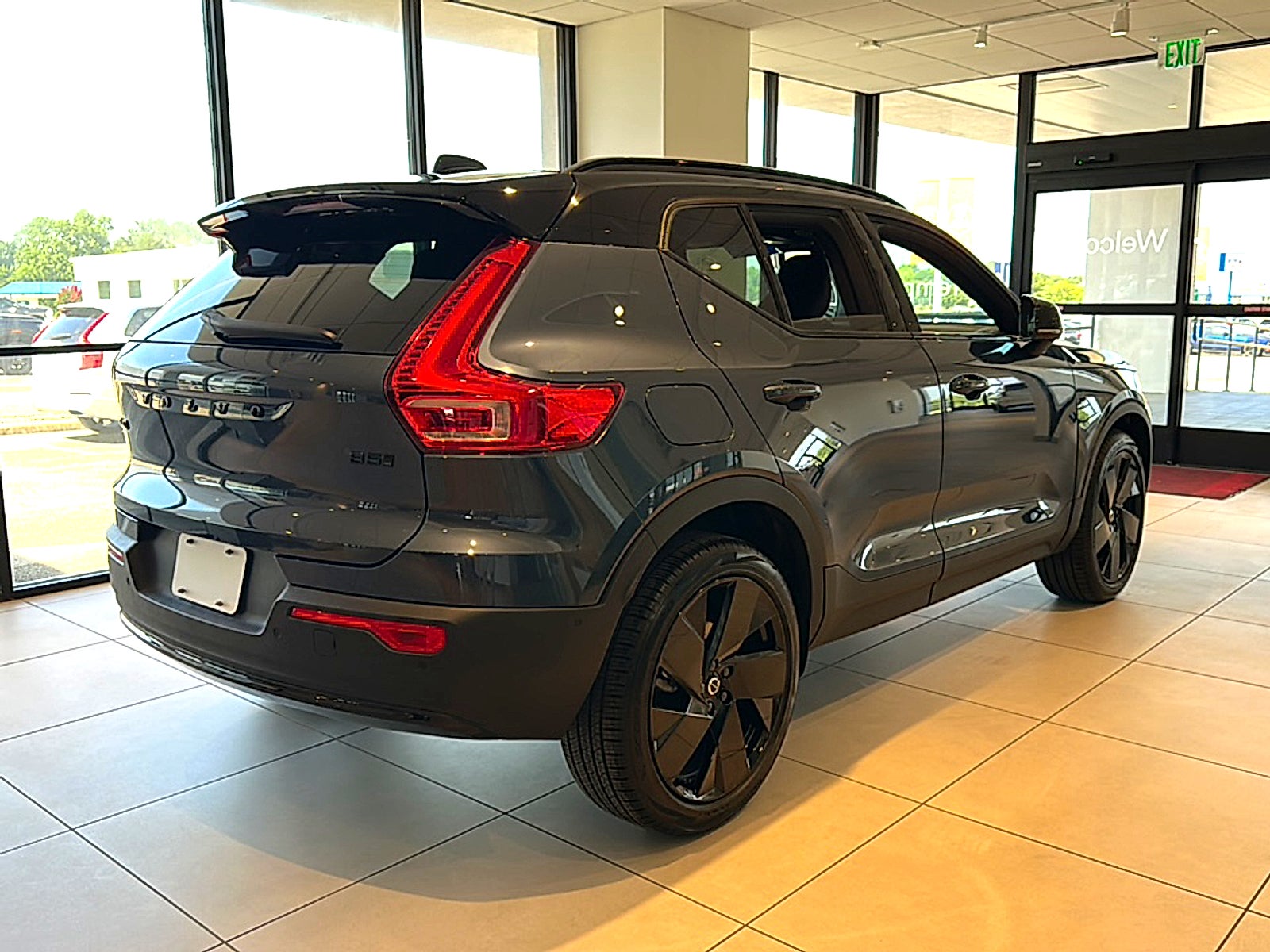 2026 Volvo XC40 Black Edition Ultra, B5 AWD Gas (mild hybrid)