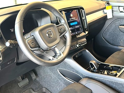 2026 Volvo XC40 Black Edition Ultra, B5 AWD Gas (mild hybrid)