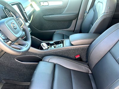 2026 Volvo XC40 Ultra, B5 AWD Gas (mild hybrid), Dark