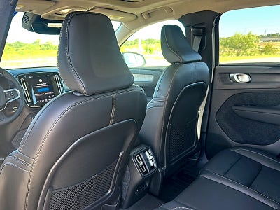 2026 Volvo XC40 Ultra, B5 AWD Gas (mild hybrid), Dark