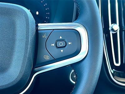 2026 Volvo XC40 Ultra, B5 AWD Gas (mild hybrid), Dark