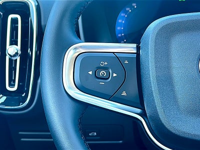 2026 Volvo XC40 Ultra, B5 AWD Gas (mild hybrid), Dark