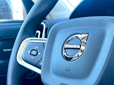 2026 Volvo XC40 Ultra, B5 AWD Gas (mild hybrid), Dark