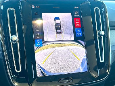 2026 Volvo XC40 Ultra, B5 AWD Gas (mild hybrid), Dark