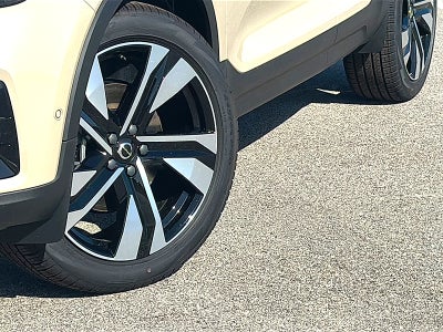 2026 Volvo XC40 Ultra, B5 AWD Gas (mild hybrid), Dark