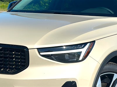 2026 Volvo XC40 Ultra, B5 AWD Gas (mild hybrid), Dark