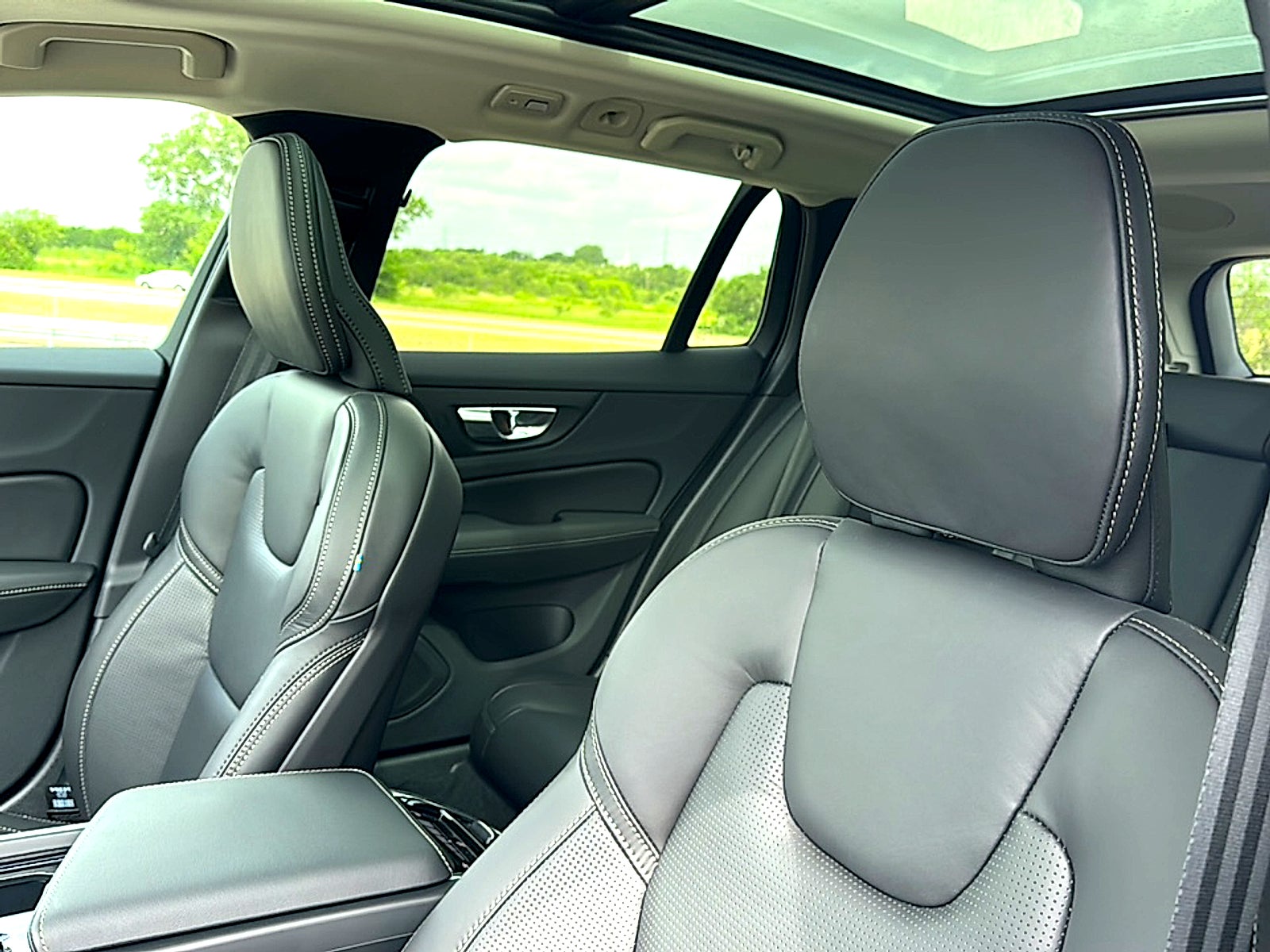 2026 Volvo V60 Cross Country Ultra, B5 AWD Gas (mild hybrid)