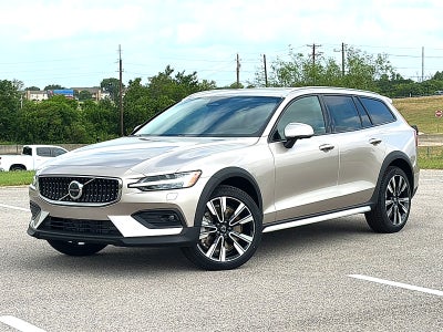 2026 Volvo V60 Cross Country Ultra, B5 AWD Gas (mild hybrid)