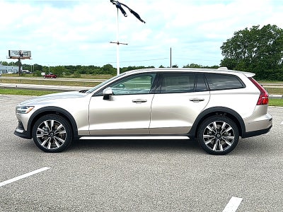 2026 Volvo V60 Cross Country Ultra, B5 AWD Gas (mild hybrid)