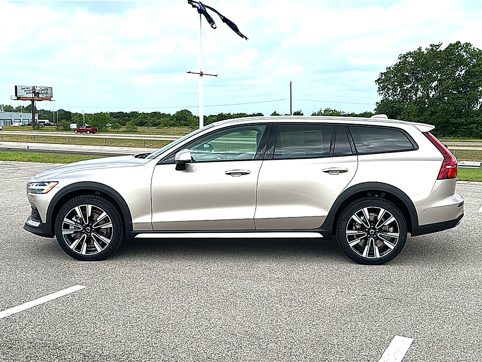 2026 Volvo V60 Cross Country Ultra, B5 AWD Gas (mild hybrid)