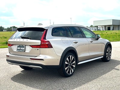 2026 Volvo V60 Cross Country Ultra, B5 AWD Gas (mild hybrid)