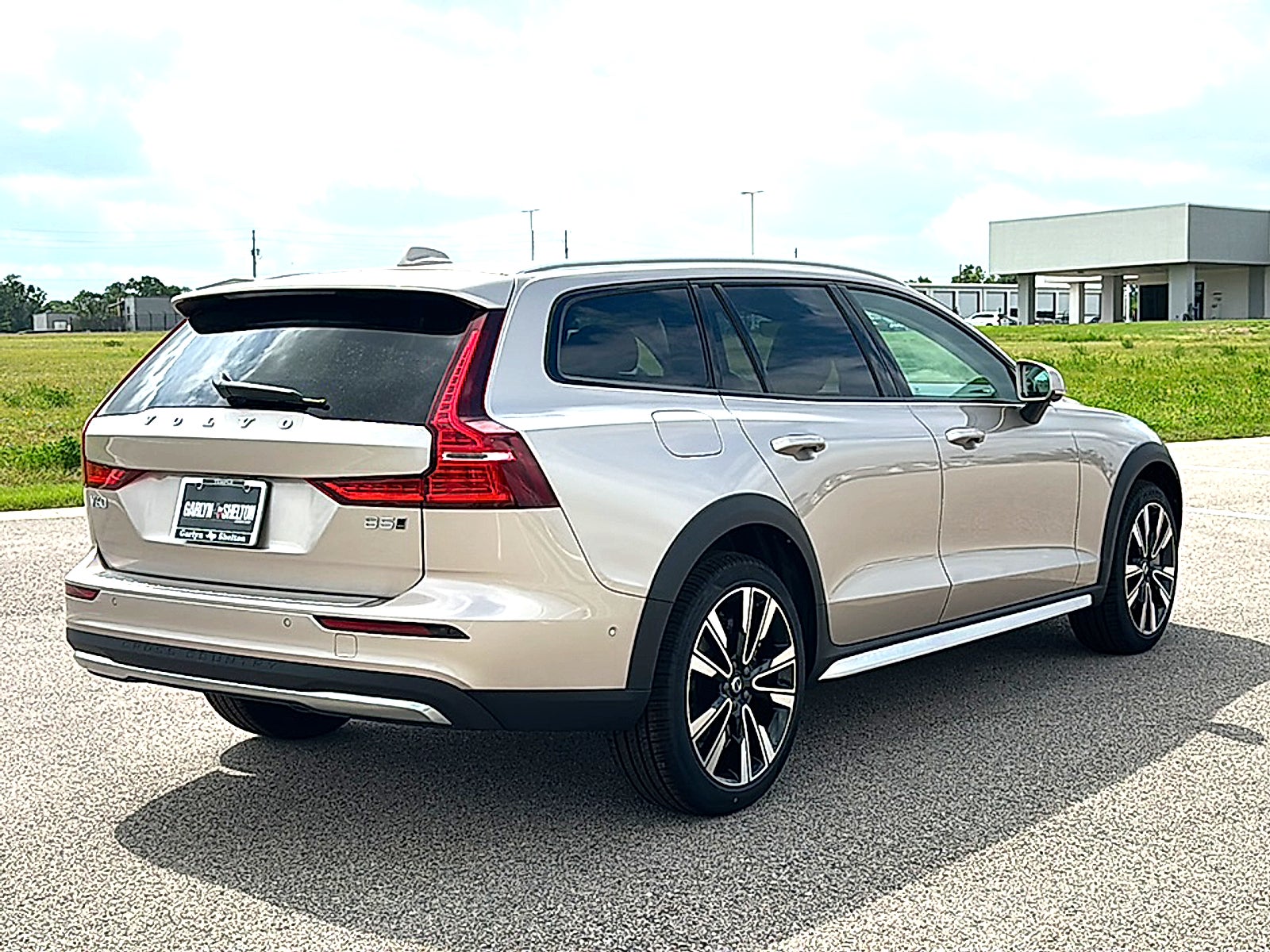 2026 Volvo V60 Cross Country Ultra, B5 AWD Gas (mild hybrid)
