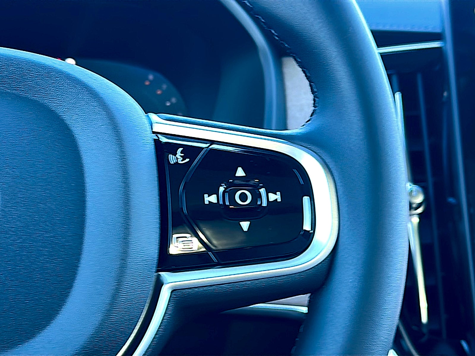 2026 Volvo XC90 Plus, B5 AWD Gas (mild hybrid), Gasoline, Bright, 7 Seats