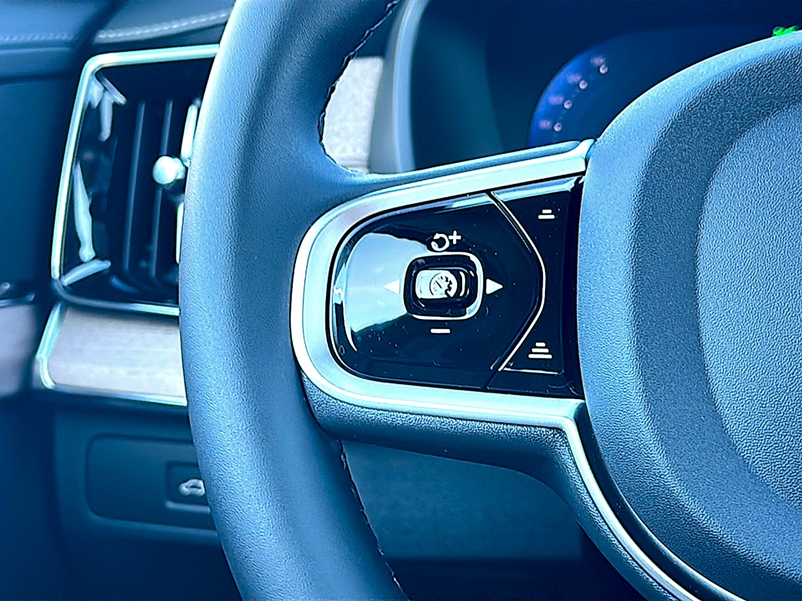 2026 Volvo XC90 Plus, B5 AWD Gas (mild hybrid), Gasoline, Bright, 7 Seats