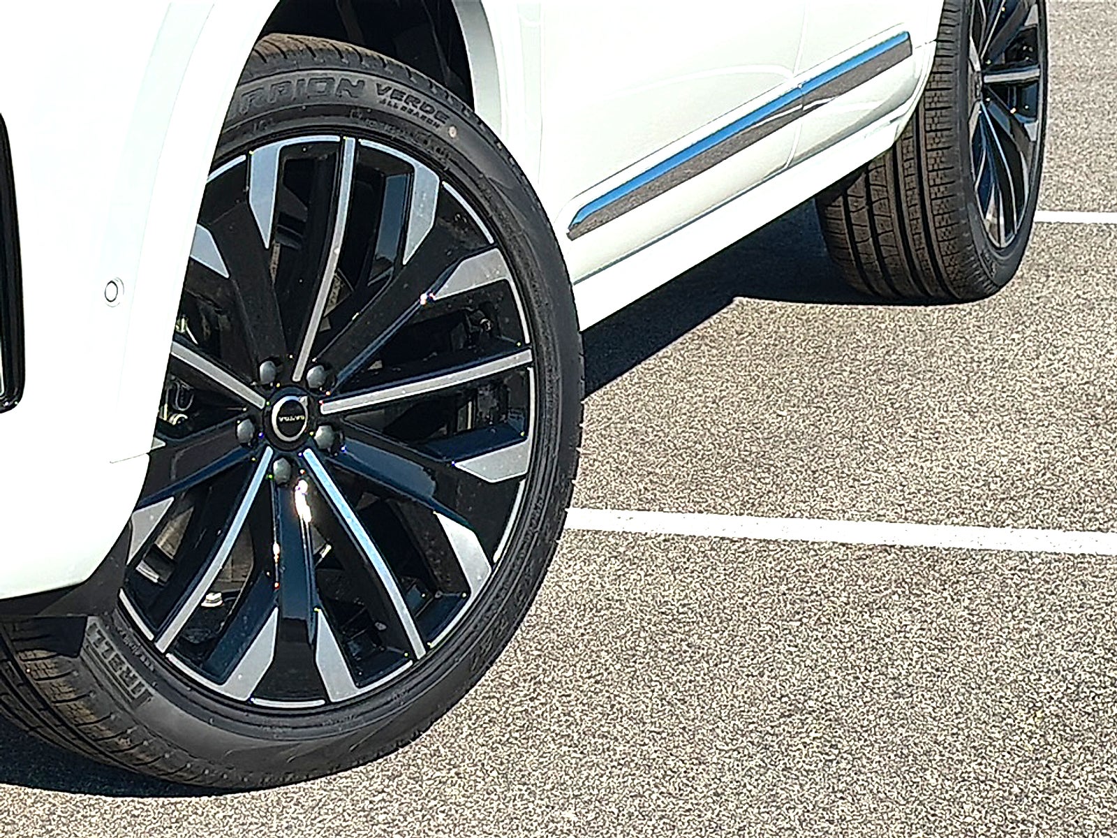 2026 Volvo XC90 Plus, B5 AWD Gas (mild hybrid), Gasoline, Bright, 7 Seats