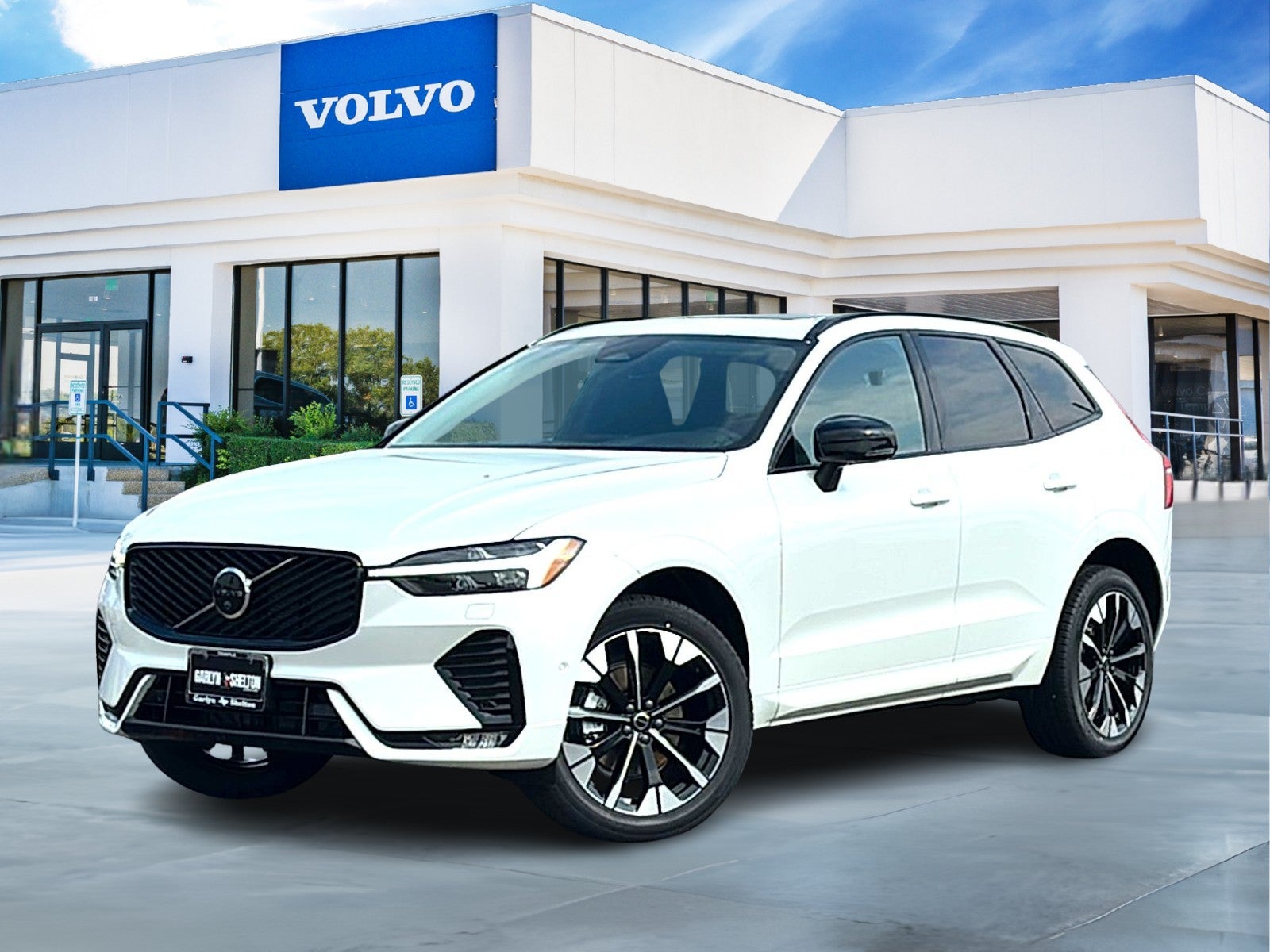 2026 Volvo XC60 B5 Plus
