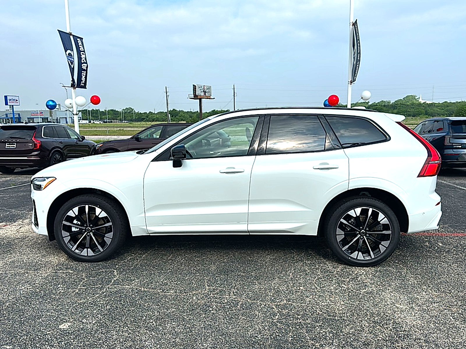 2026 Volvo XC60 B5 Plus