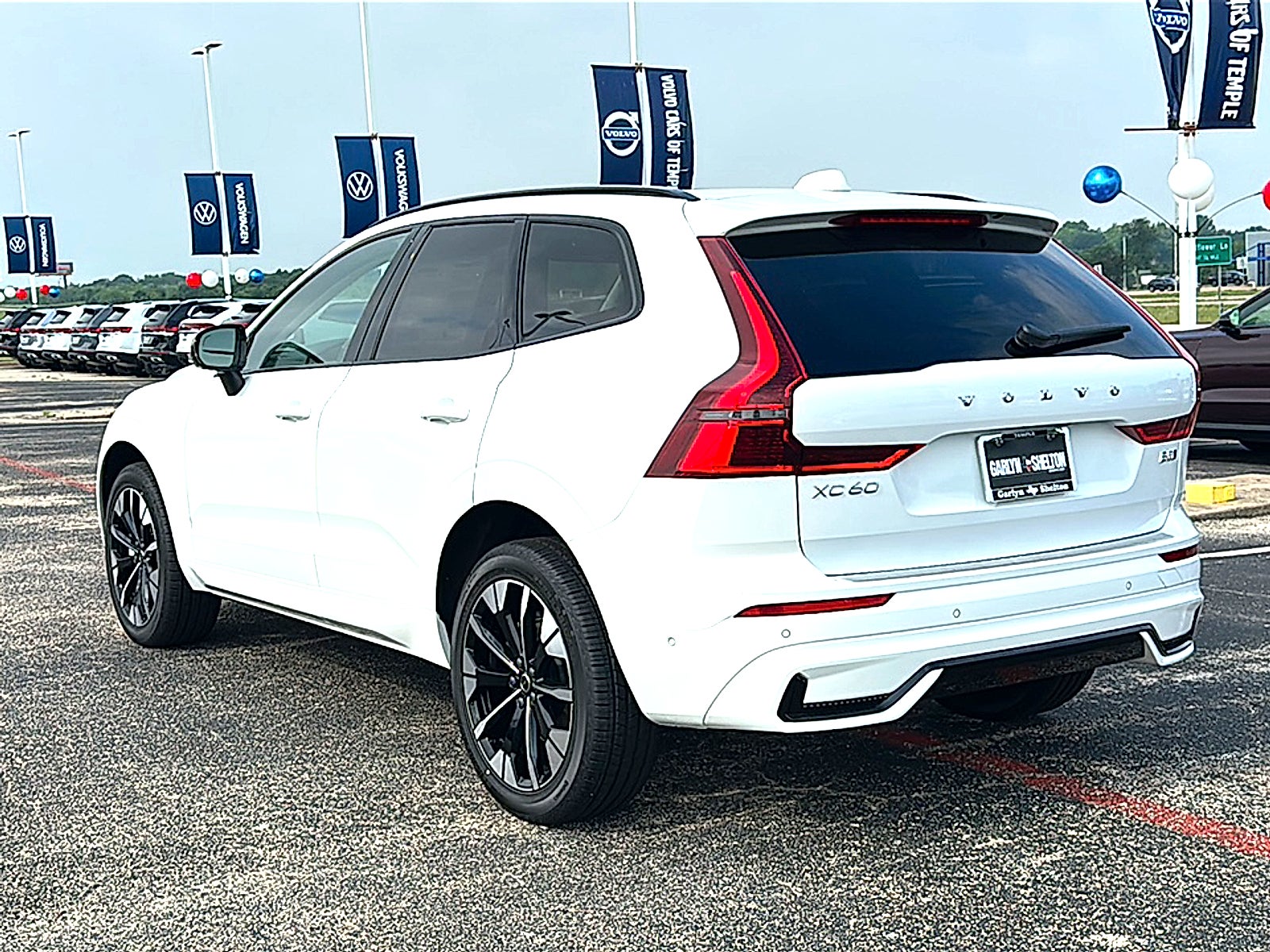 2026 Volvo XC60 B5 Plus