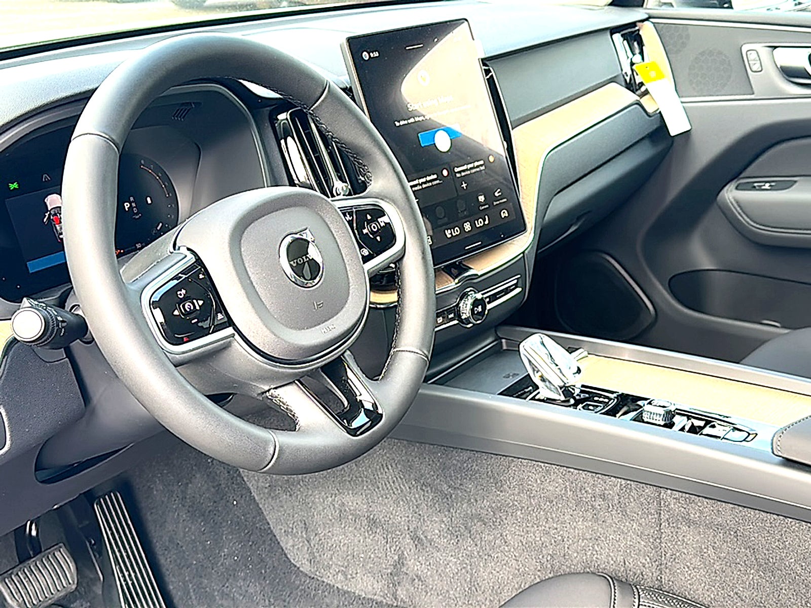 2026 Volvo XC60 B5 Plus