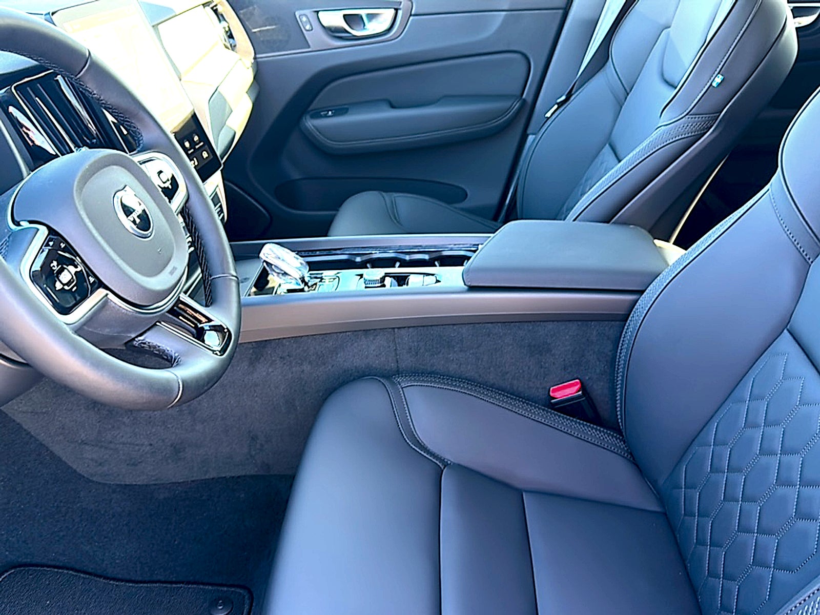 2026 Volvo XC60 B5 Plus