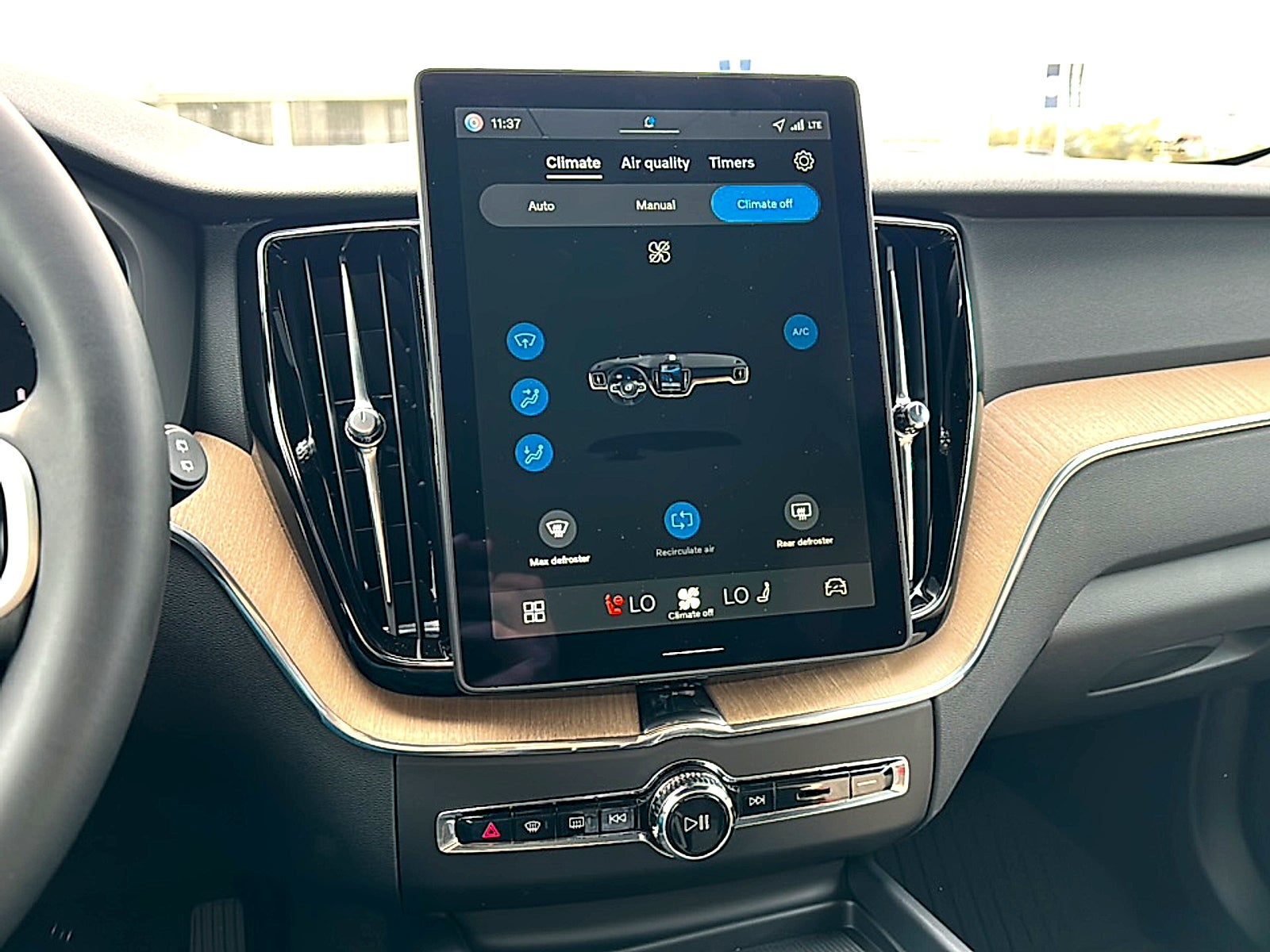 2026 Volvo XC60 B5 Plus