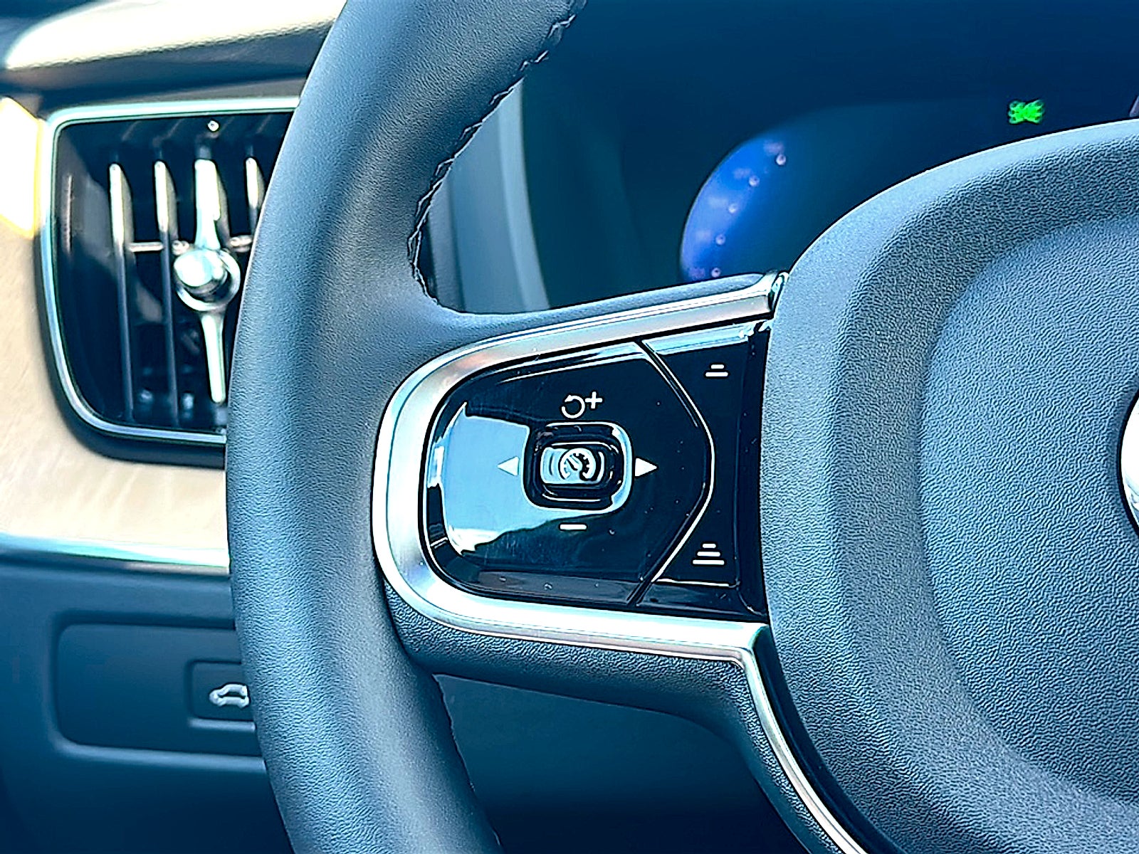 2026 Volvo XC60 B5 Core