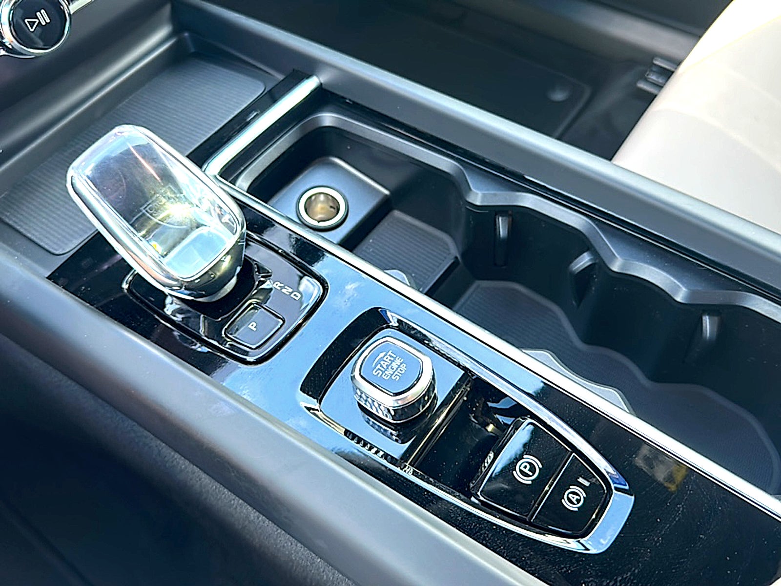 2026 Volvo XC60 B5 Core