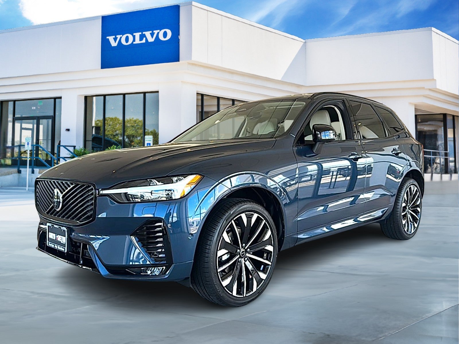 2026 Volvo XC60 B5 Ultra