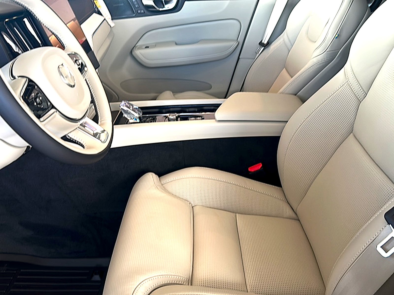 2026 Volvo XC60 B5 Ultra