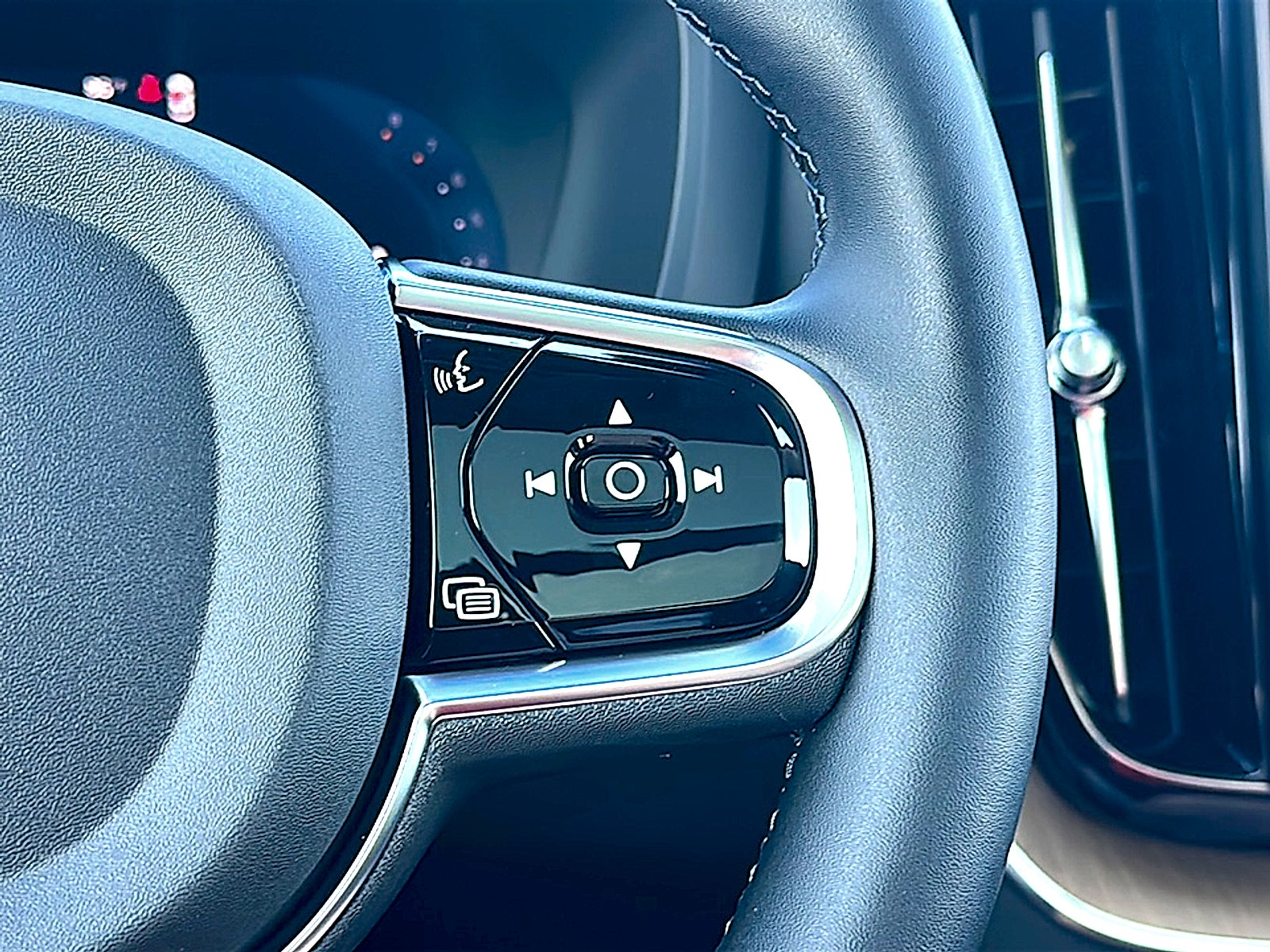 2027 Volvo XC60 Plus