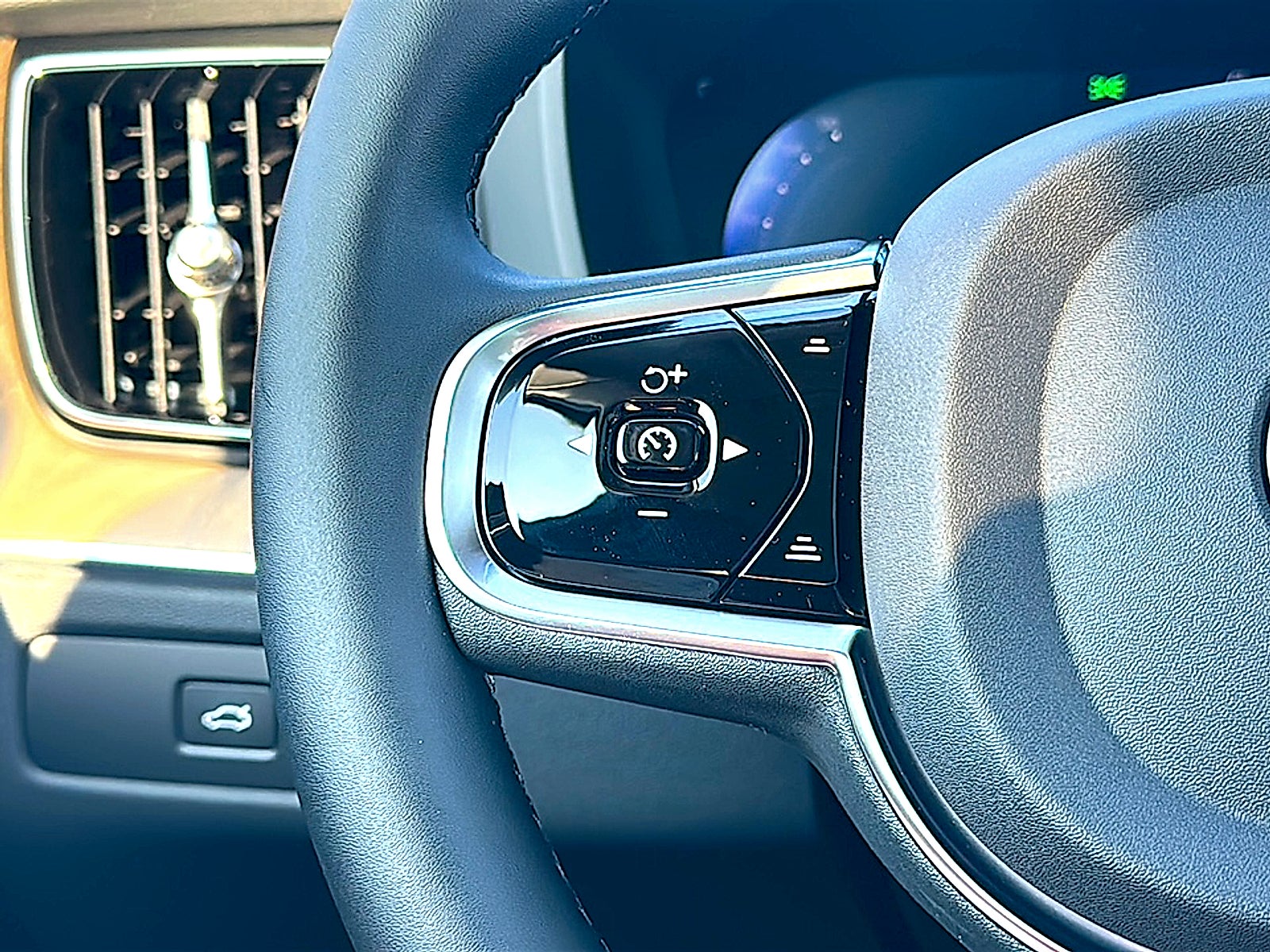 2027 Volvo XC60 Plus
