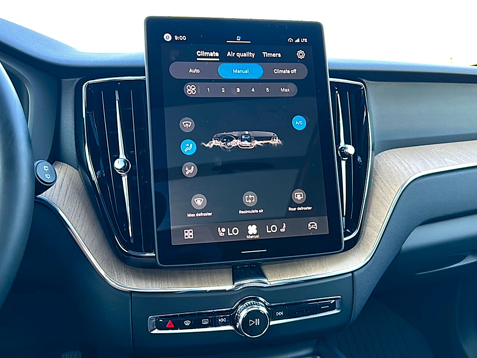 2027 Volvo XC60 Plus