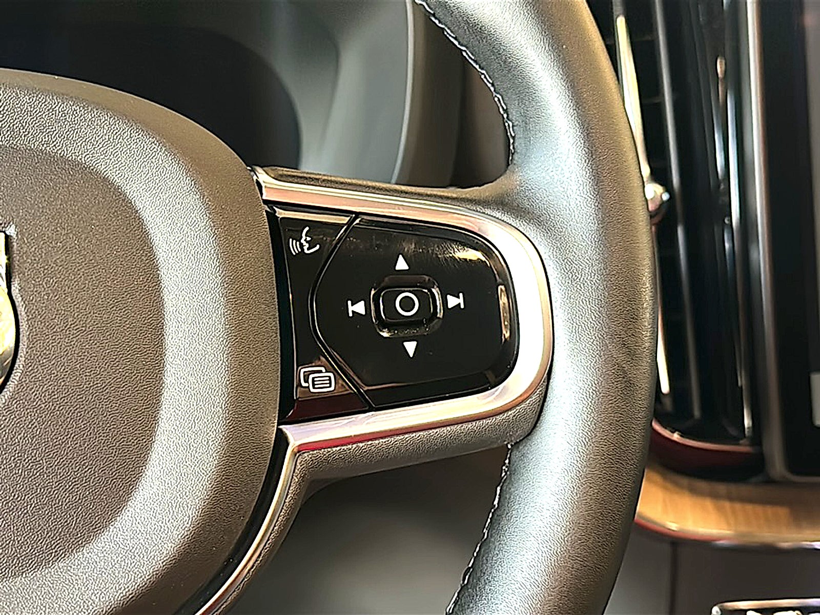 2027 Volvo XC60 Plus