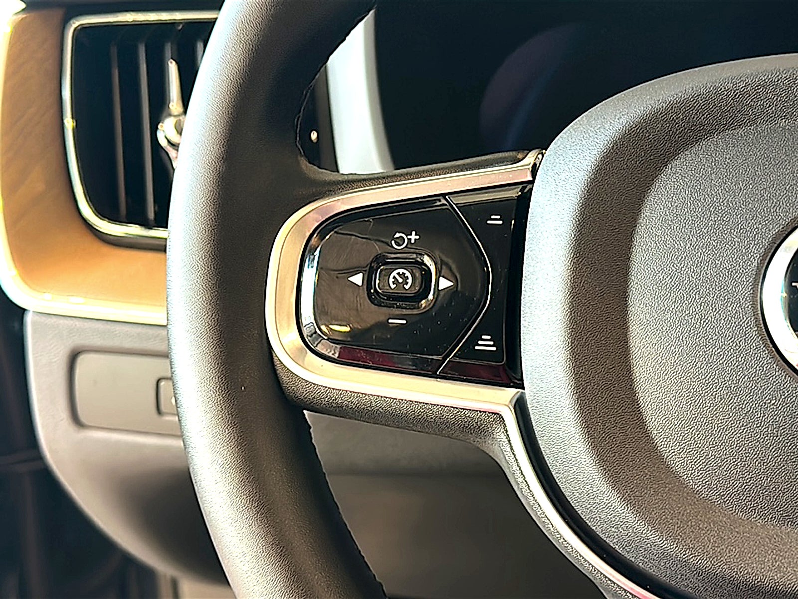 2027 Volvo XC60 Plus