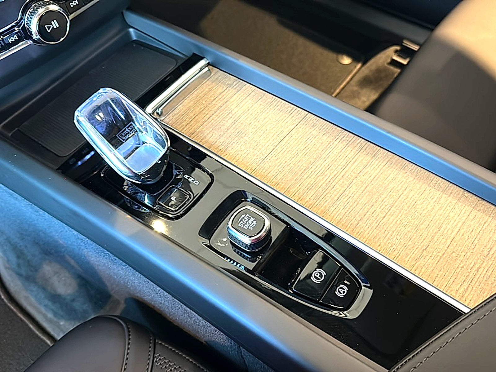 2027 Volvo XC60 Plus