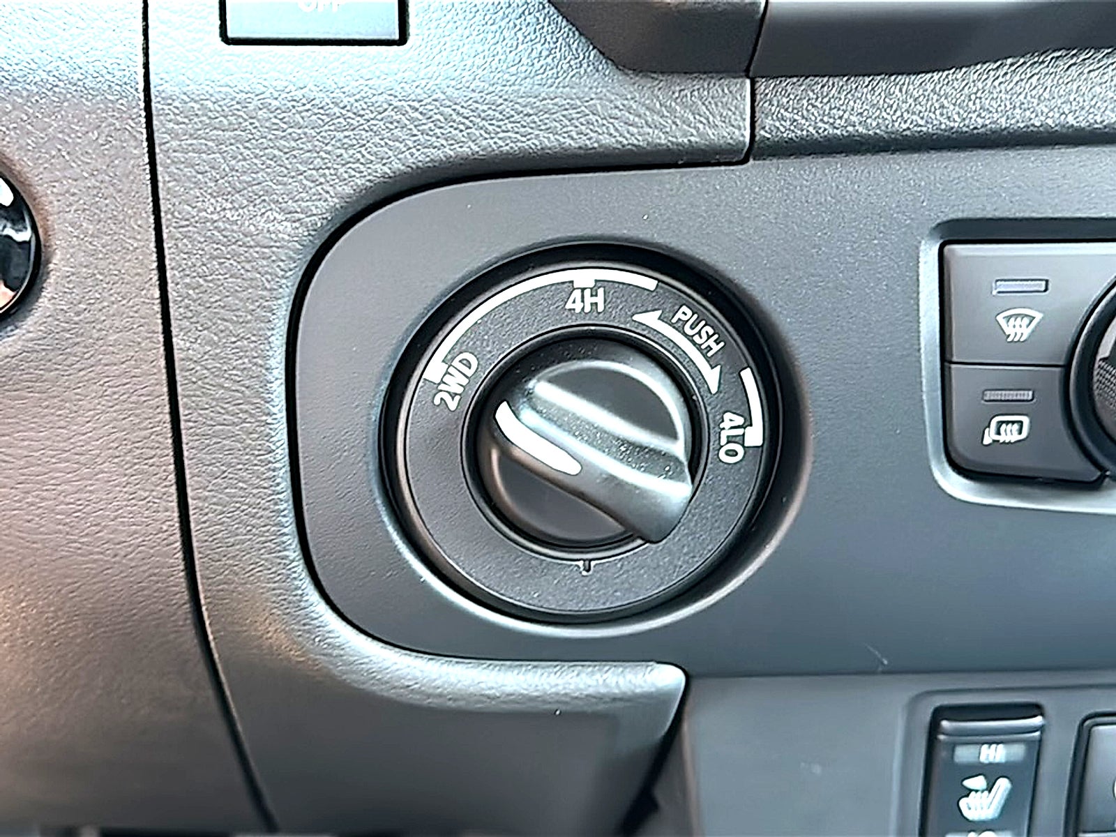2027 Nissan Frontier Crew Cab SV