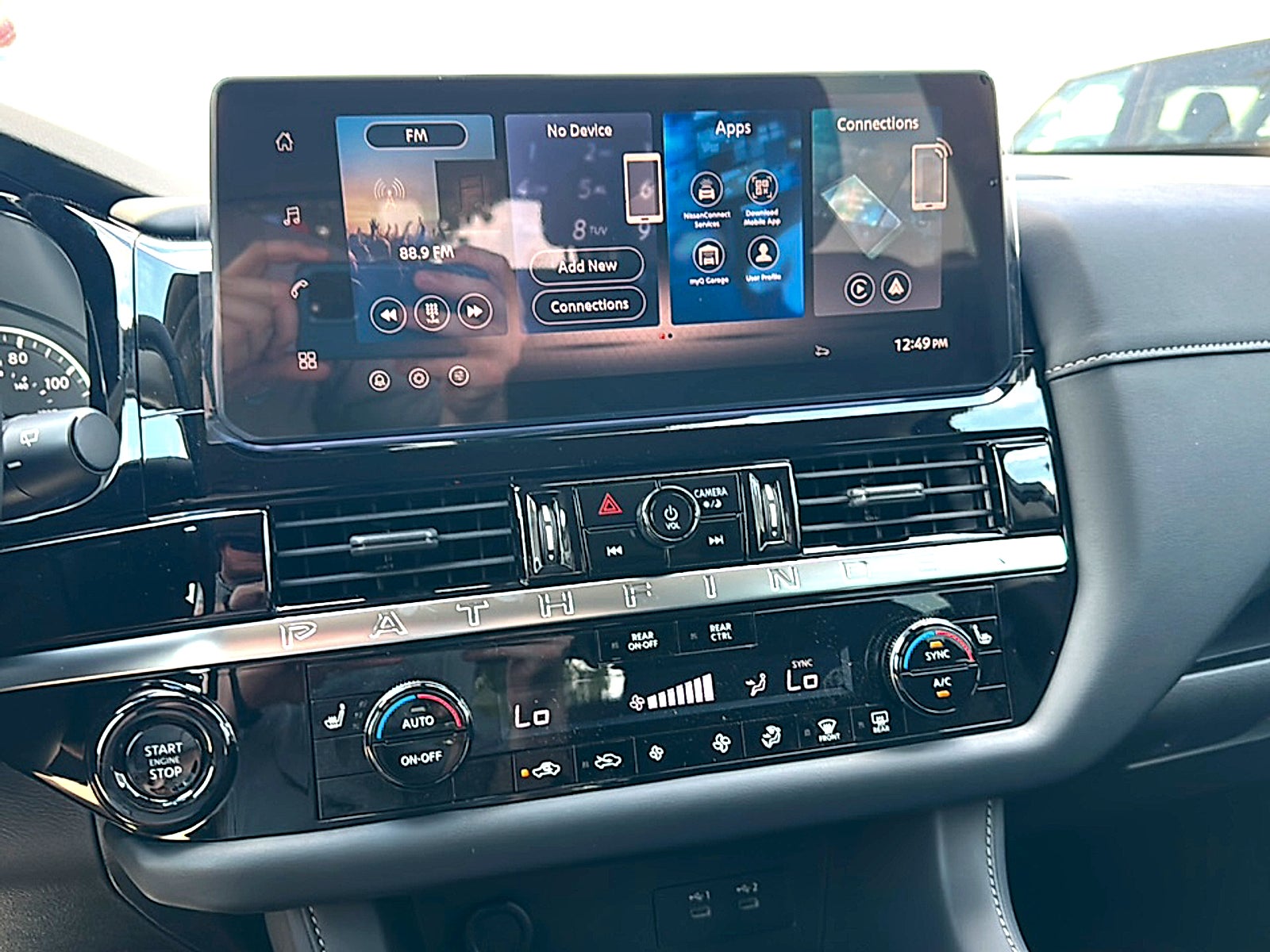 2026 Nissan Pathfinder SV