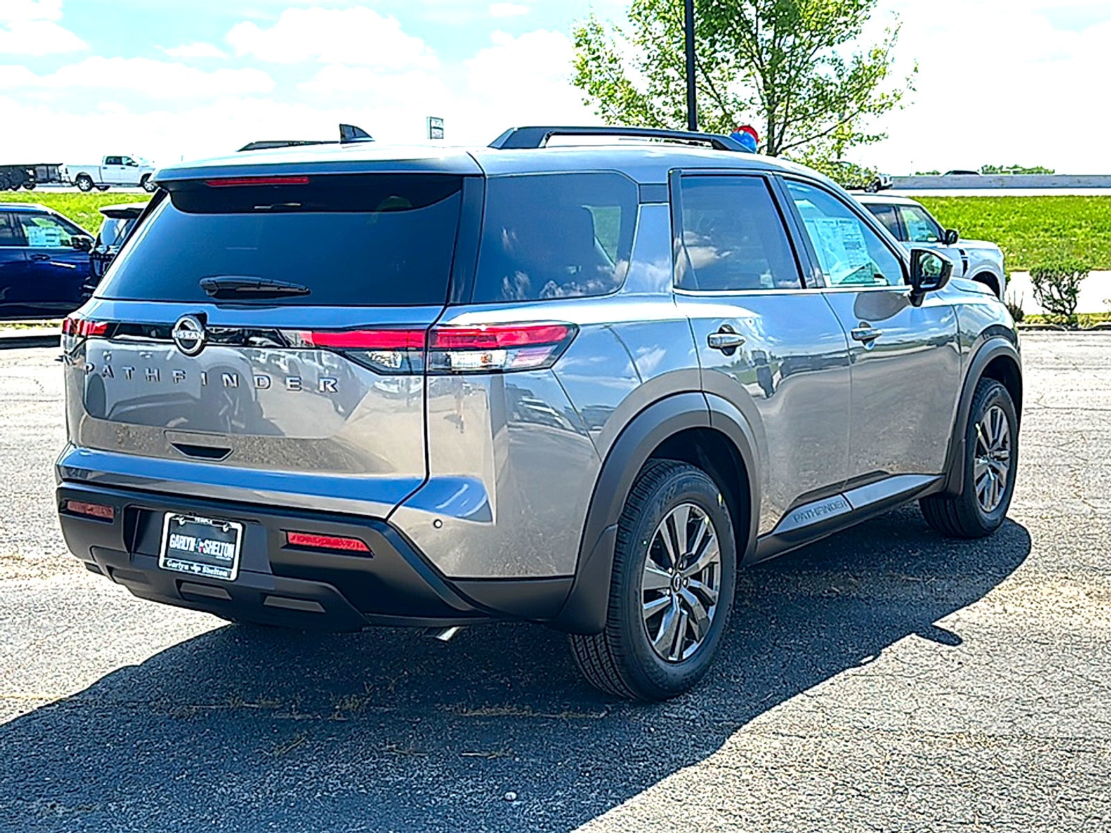 2026 Nissan Pathfinder SV