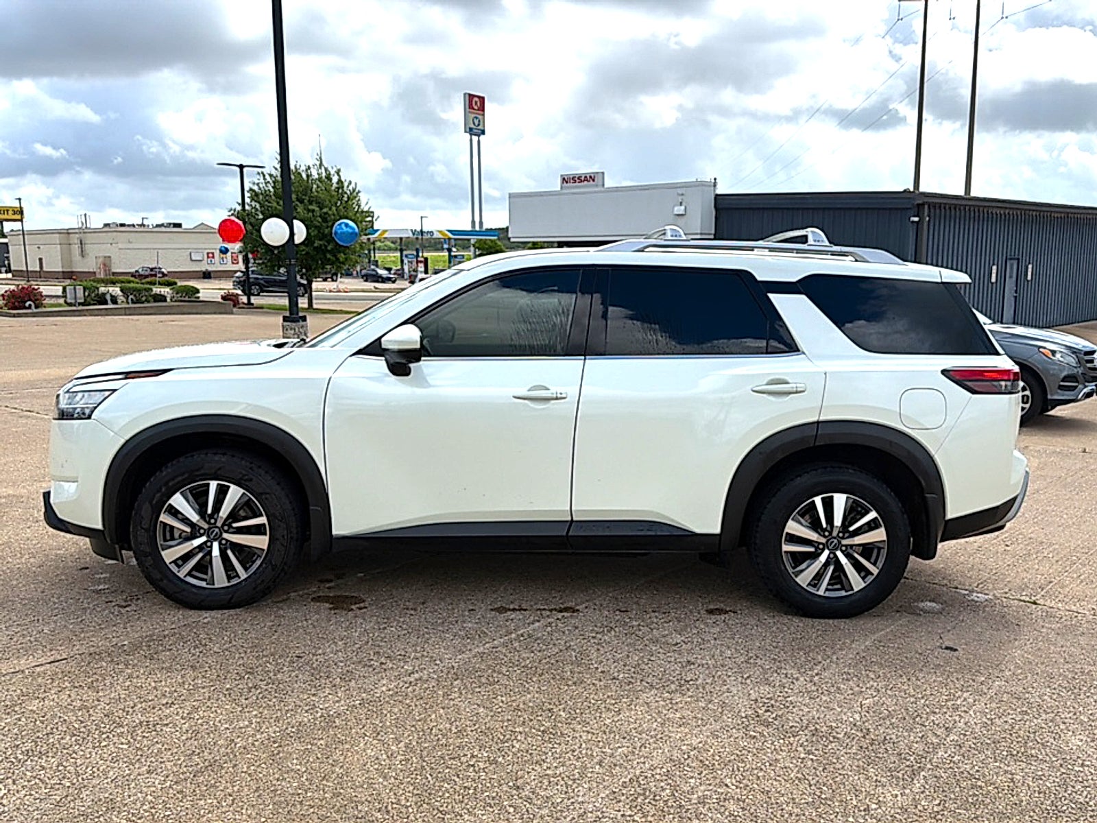 2024 Nissan Pathfinder SL FWD