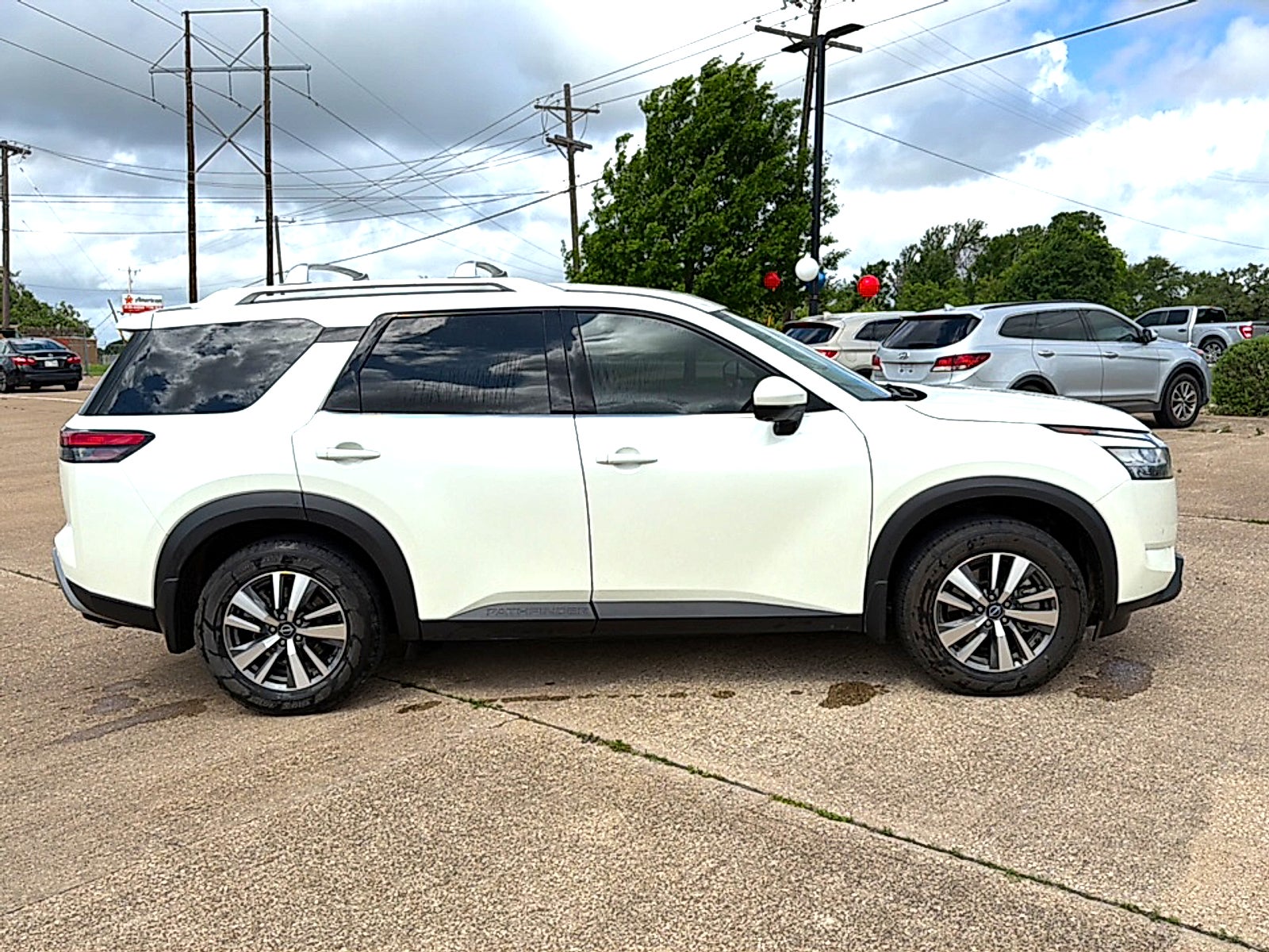 2024 Nissan Pathfinder SL FWD