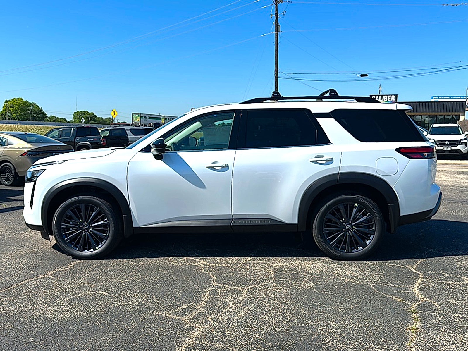 2026 Nissan Pathfinder SL