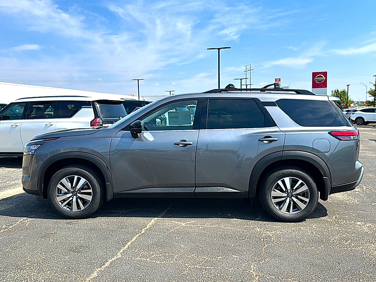 2026 Nissan Pathfinder SL