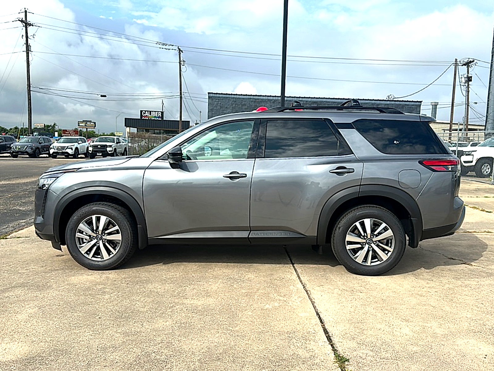 2026 Nissan Pathfinder SL