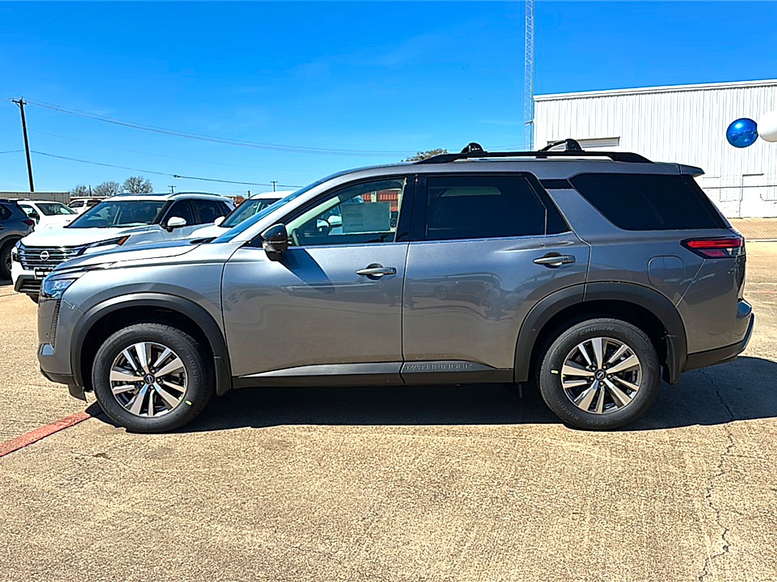 2026 Nissan Pathfinder SL