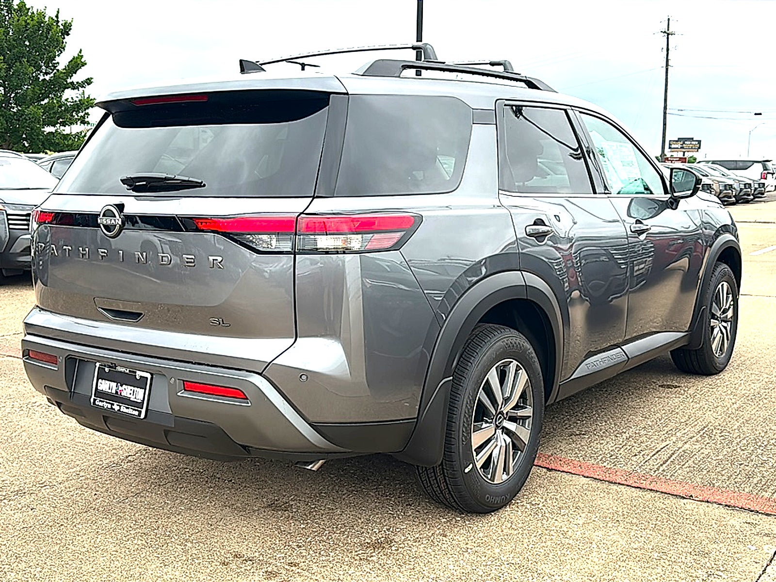 2026 Nissan Pathfinder SL