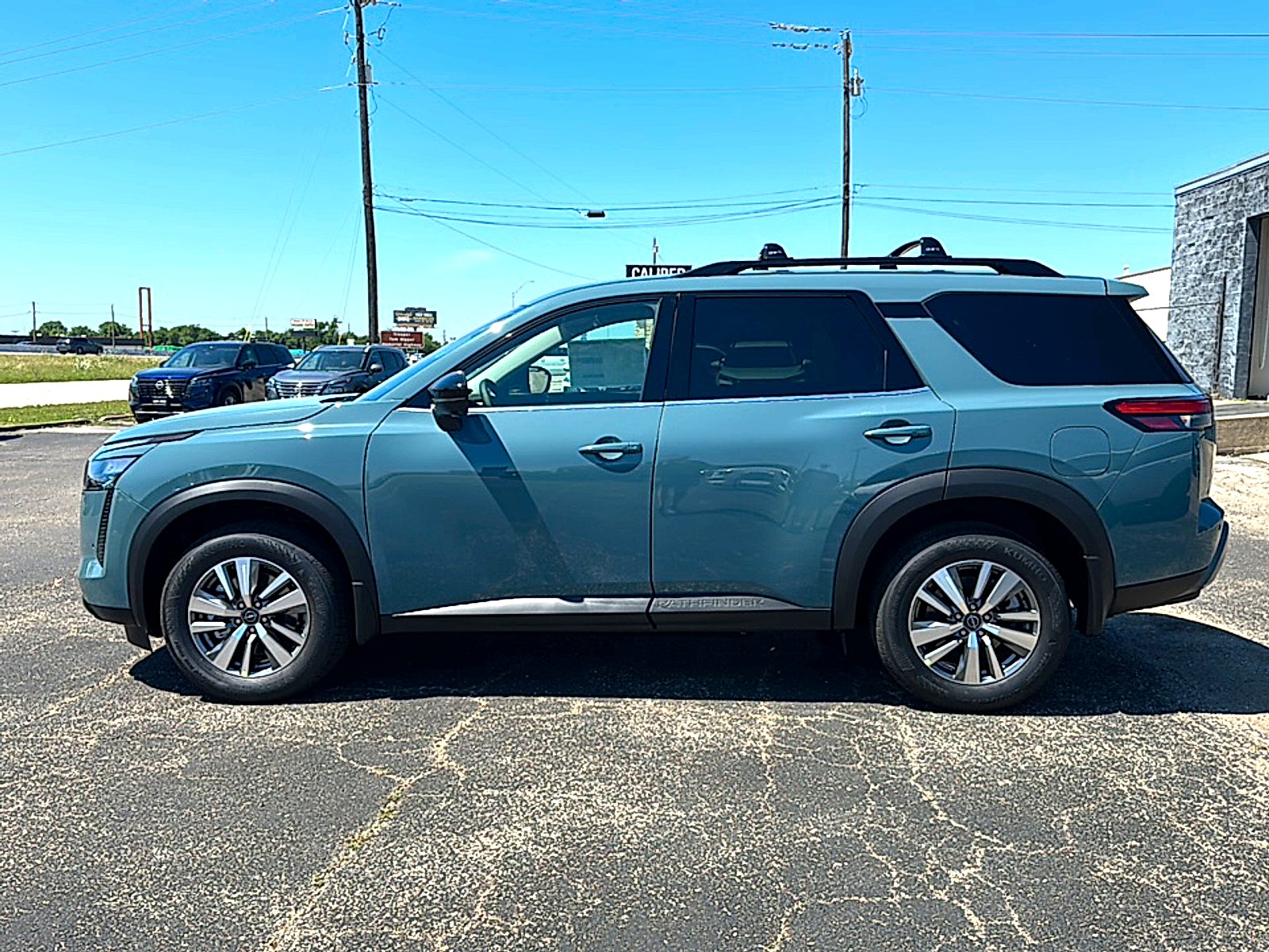 2026 Nissan Pathfinder SL